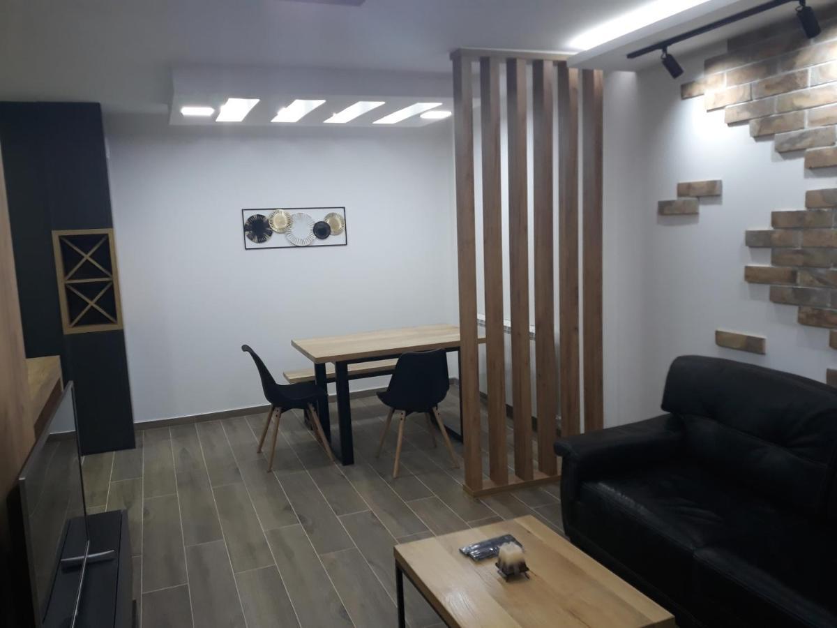 Serbian - 44, Gandijeva 184 Apartment *