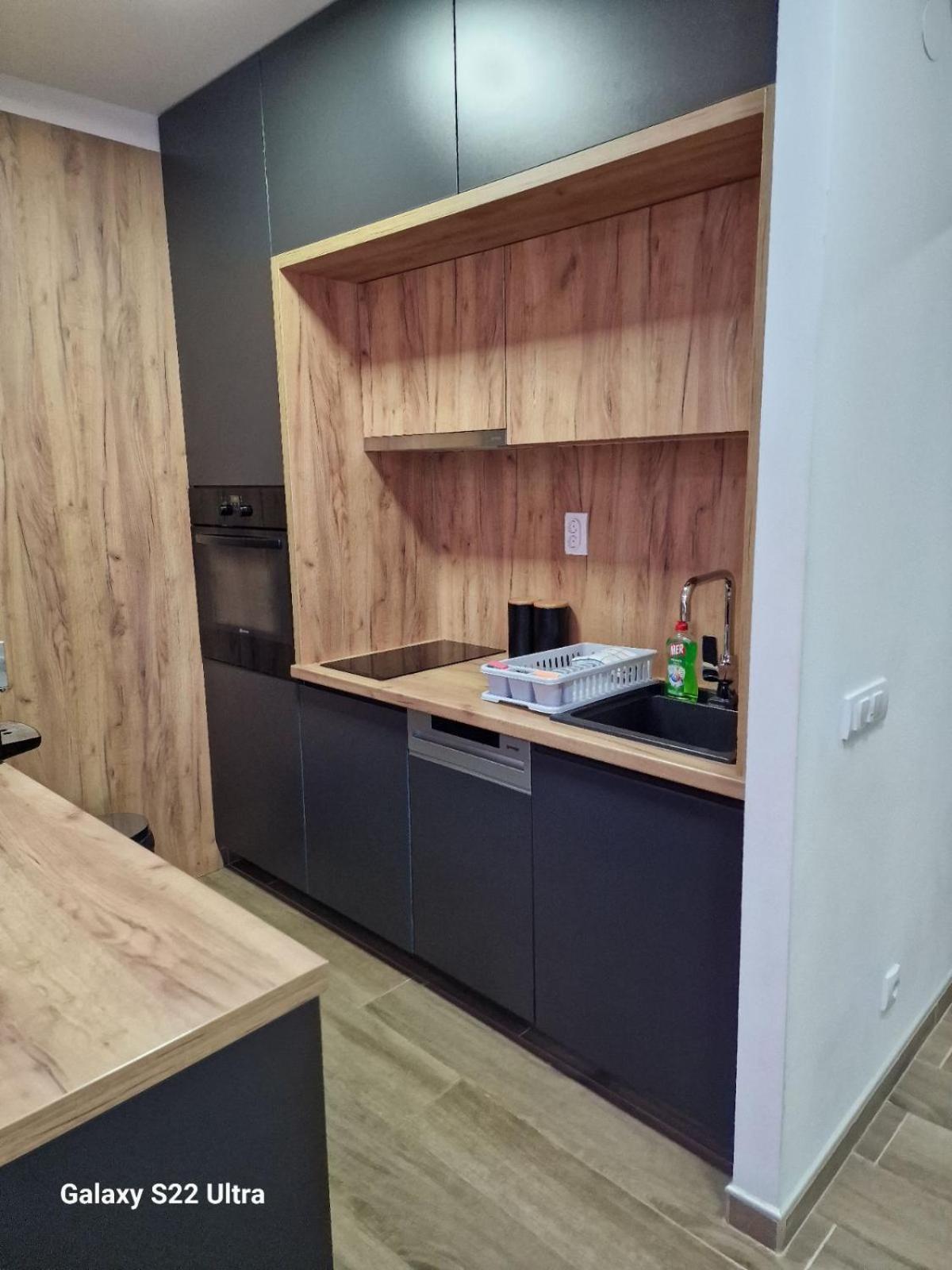 Apartment Serbian - 44, Gandijeva 184 Bezanija