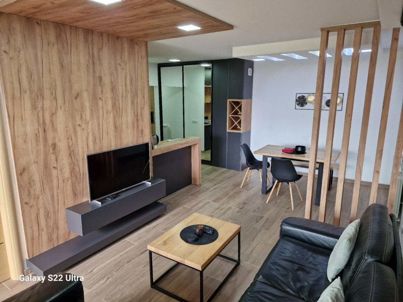 Apartment Serbian - 44, Gandijeva 184