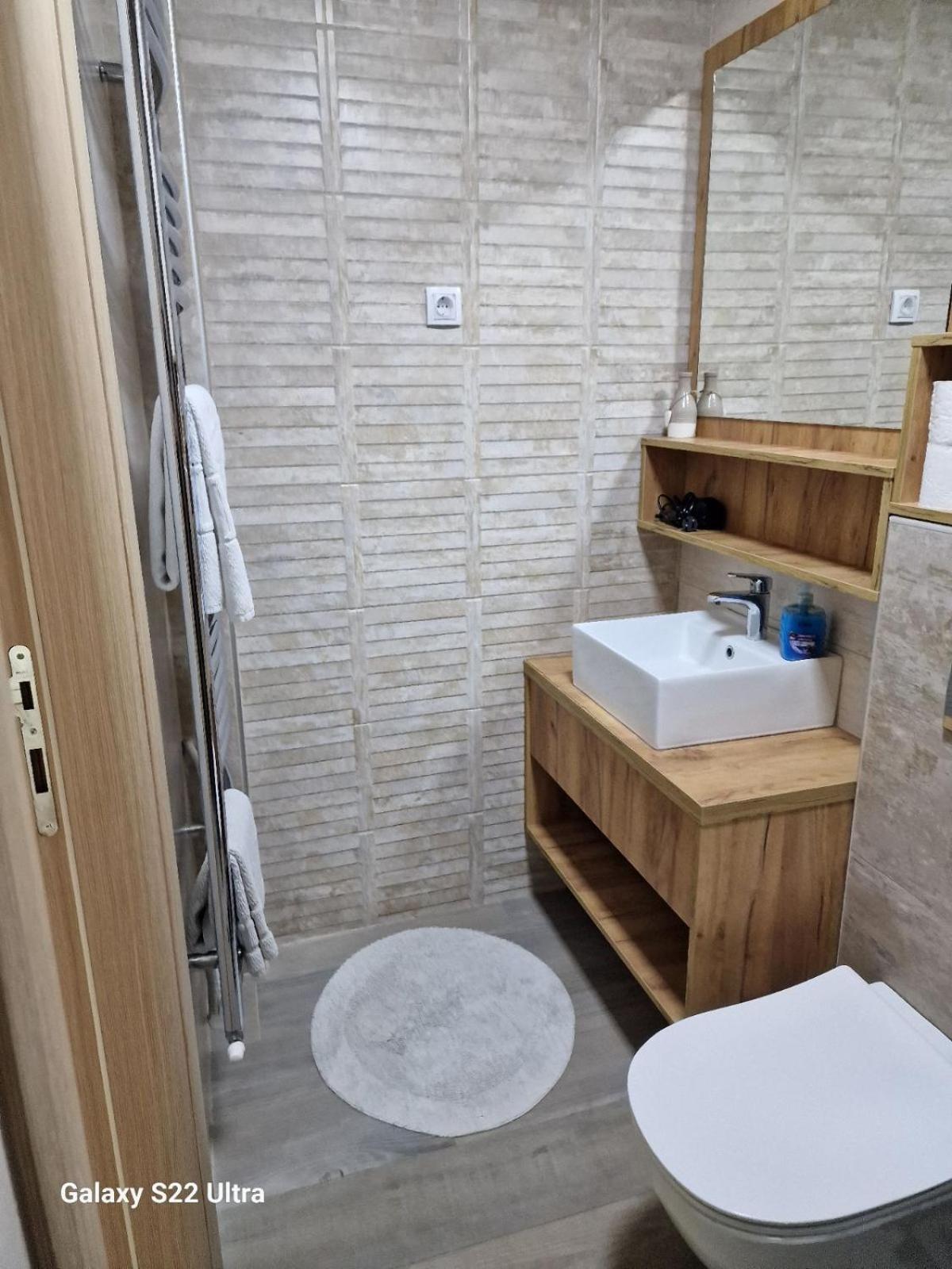 Serbian - 44, Gandijeva 184 Apartment *