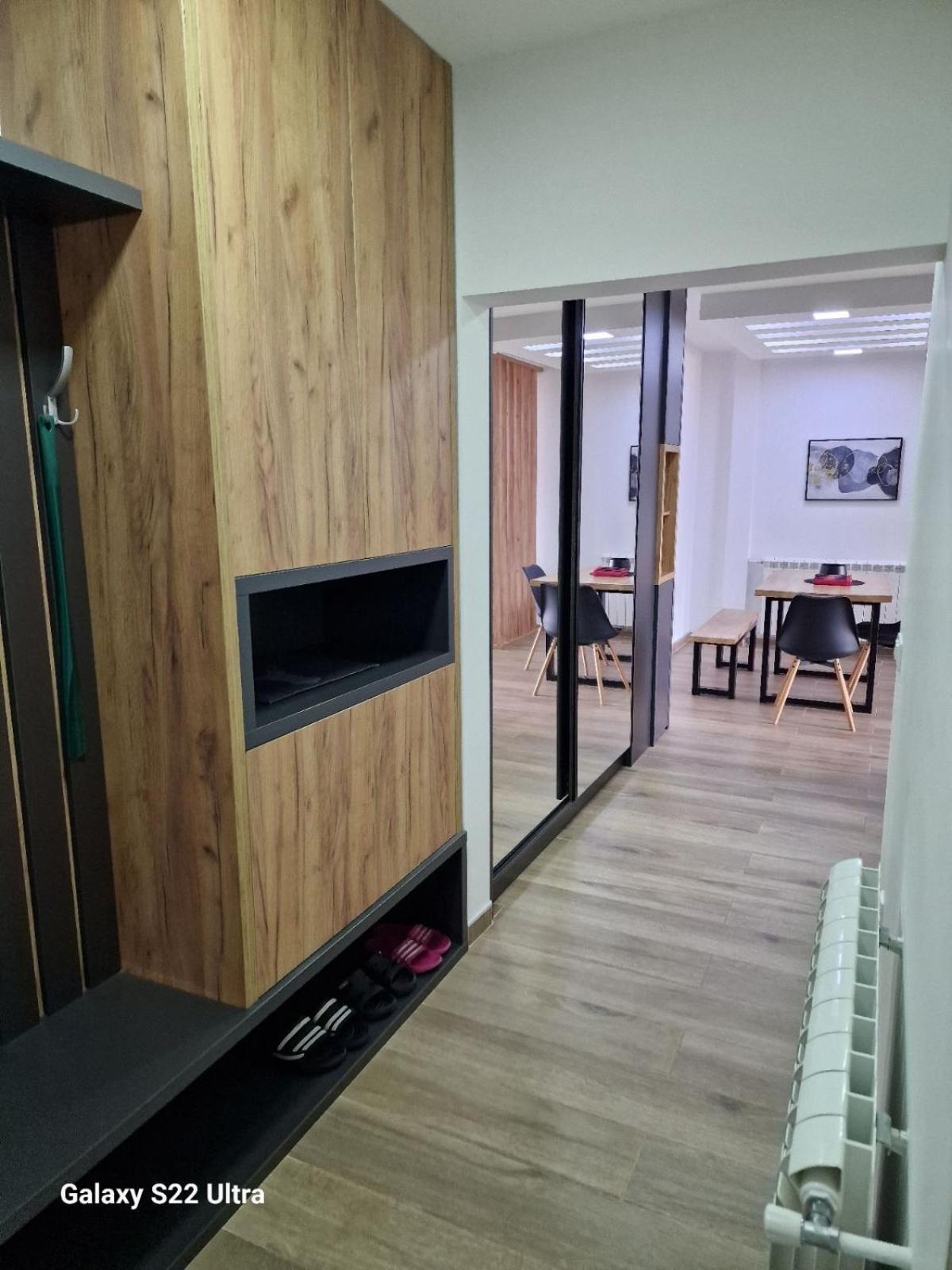 Apartment Serbian - 44, Gandijeva 184 Bezanija