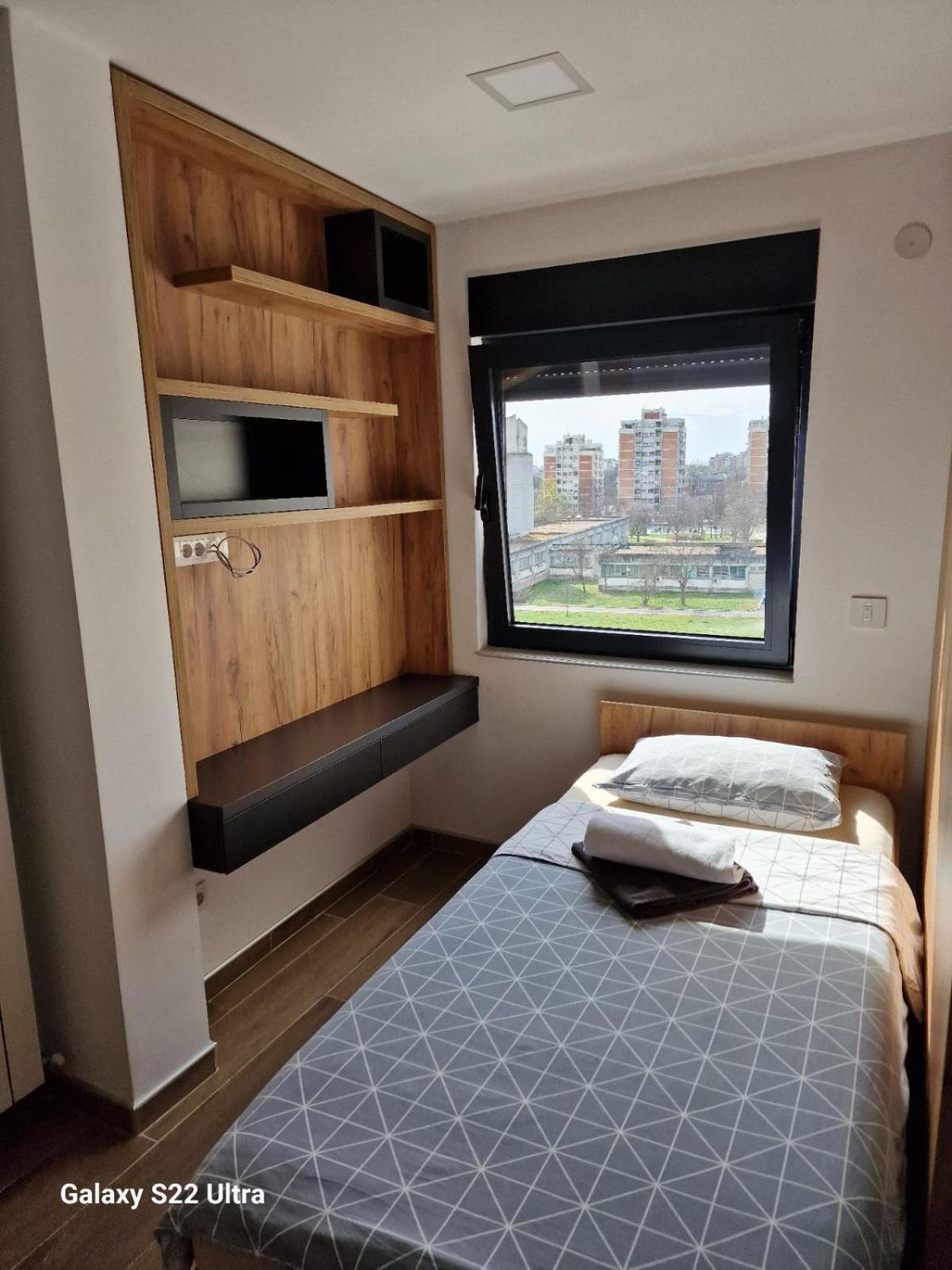 Apartment Serbian - 44, Gandijeva 184