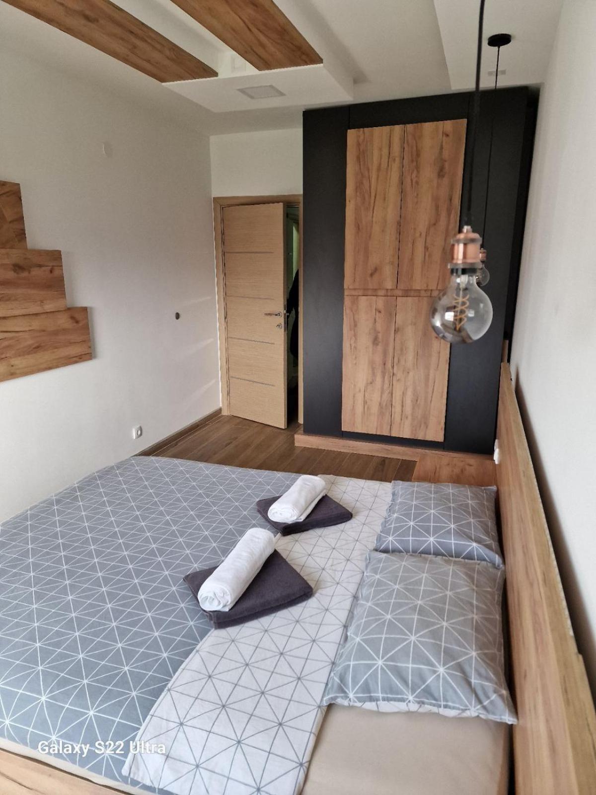 Apartment Serbian - 44, Gandijeva 184 Bezanija