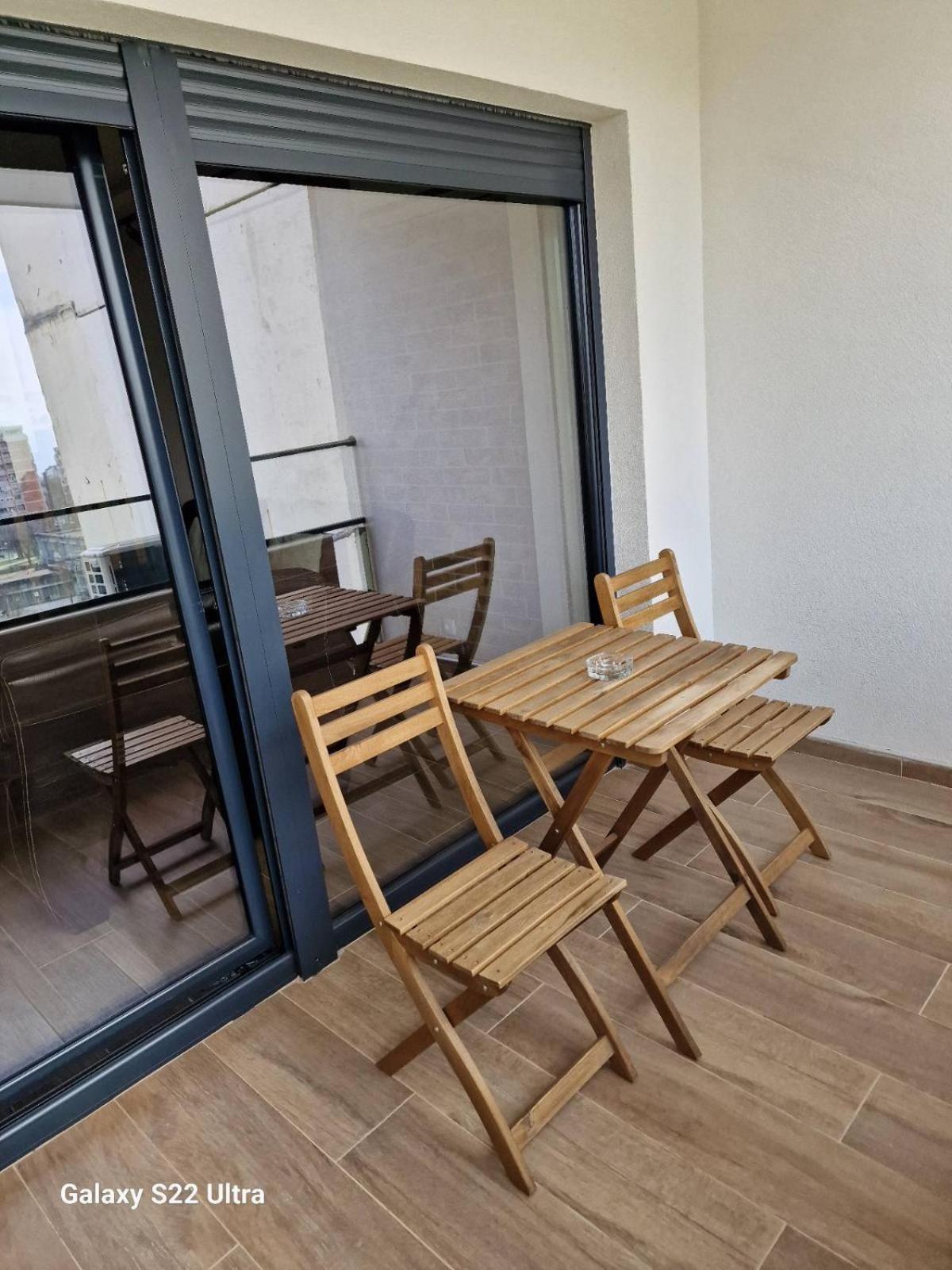 Serbian - 44, Gandijeva 184 Apartment Bezanija